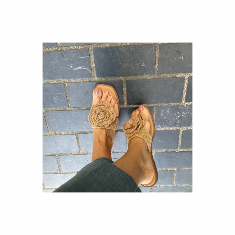 Lyra Sandalia Flor Beige