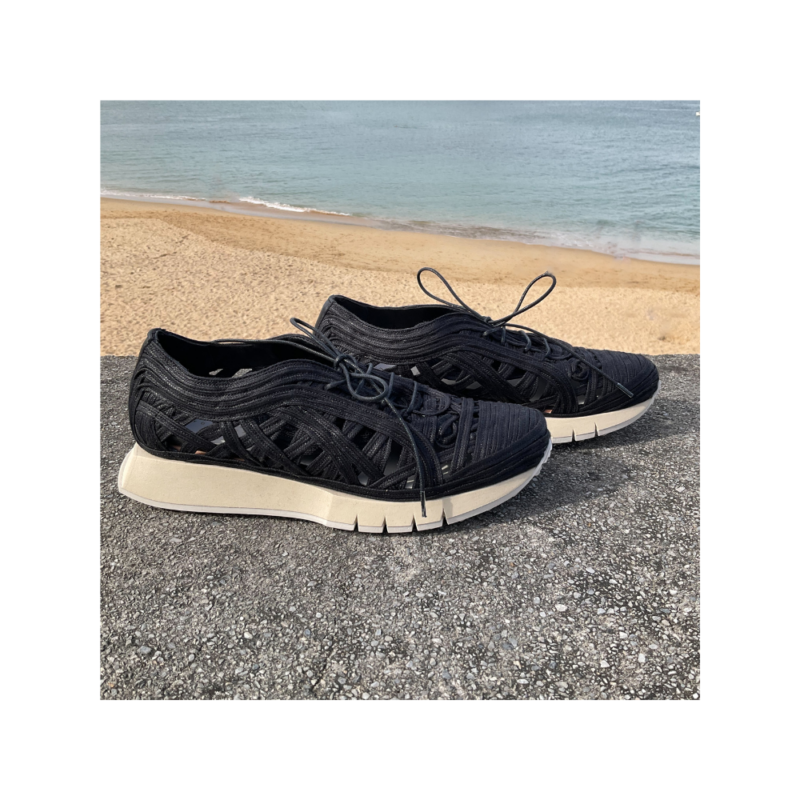 Nina Deportiva Negra